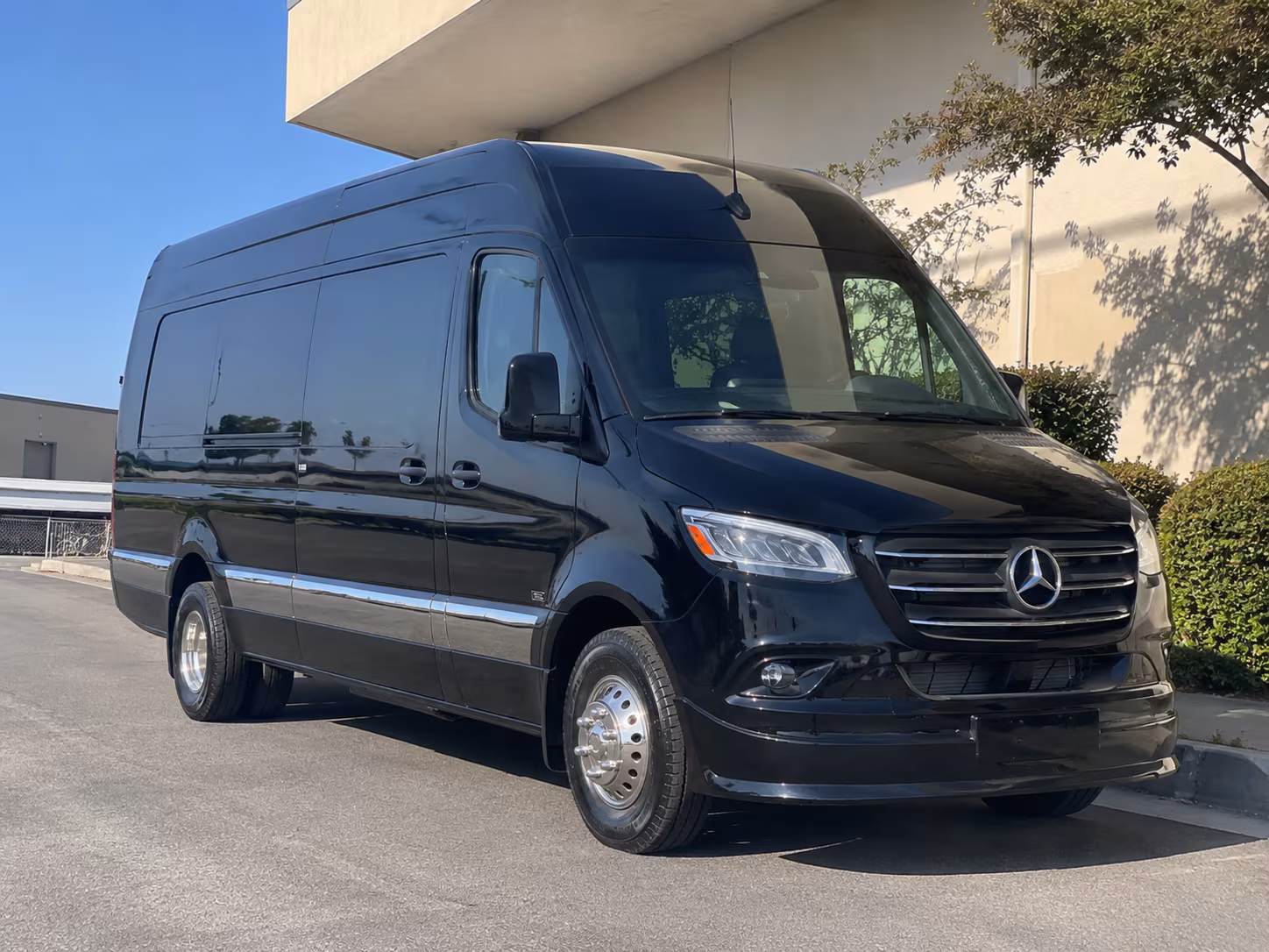 bus rental options for honolulu trips