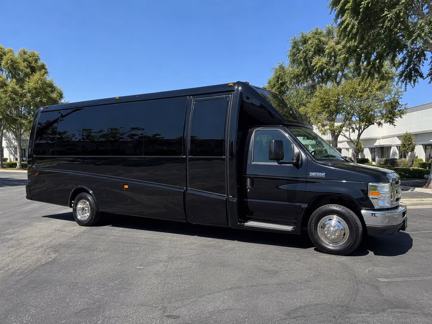 group bus rentals for pearl harbor and oahu day trips during conferences