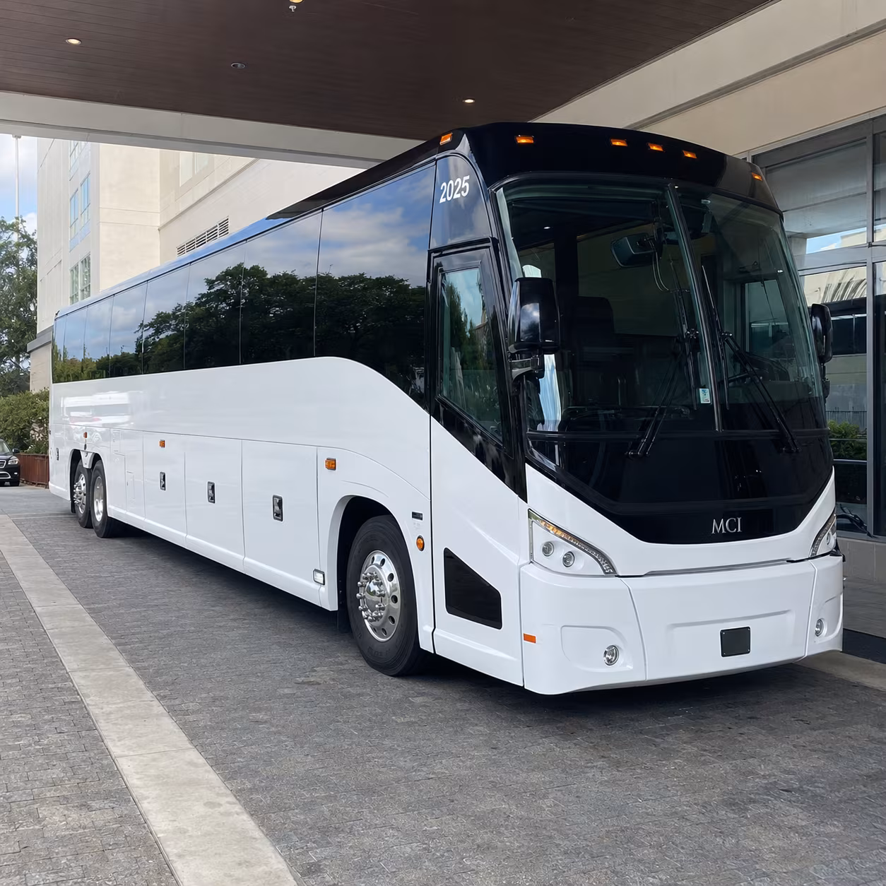 honolulu 54 passenger charter bus